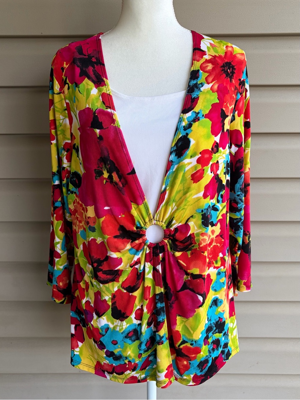 •Choices Woman• Multicolor Floral Top with Attached White Base Layer - Size 1X
